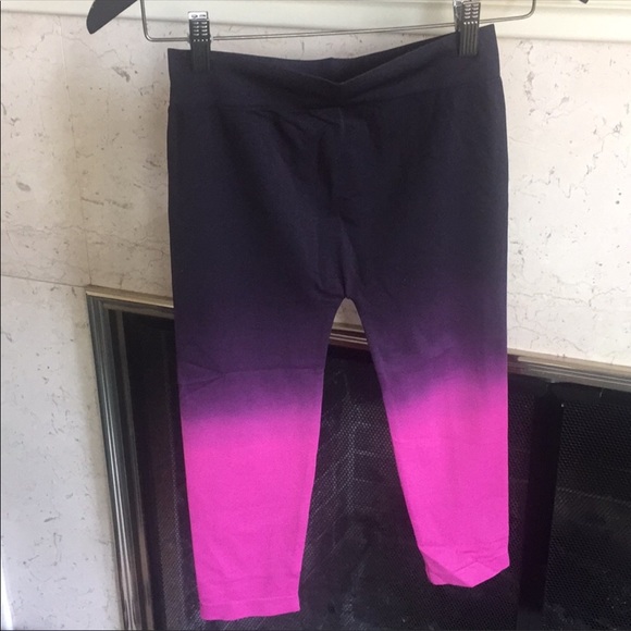 Zaney Threads Ombré Seamless Capri Leggings - Picture 2 of 5